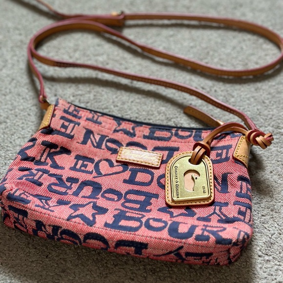 Dooney & Bourke Handbags - 🖤 Dooney & Bourke mini crossbody